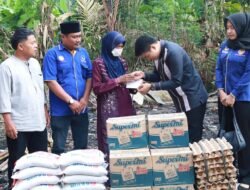 Jamiah Pungut Beras di Puing Sisa Kebakaran, Ricky Anthony Hadir Antrakan Bantuan
