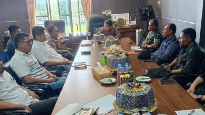 Foto PT PAM Mineral saat sejumlah kegiatan kerja dengan PT BIM. Serta beberapa kali pertemuan di ruangan kantor PT BIM dengan Dirut PT PAM Mineral Rudi Tjanaka.